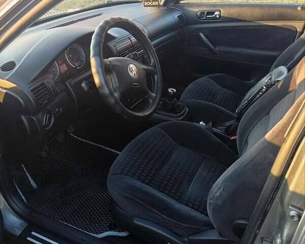 Серый Фольксваген Пассат, объемом двигателя 1.6 л и пробегом 300 тыс. км за 4800 $, фото 4 на Automoto.ua