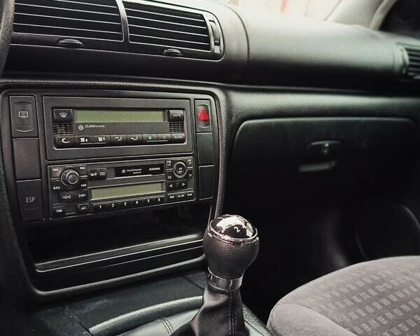 Сірий Фольксваген Пассат, об'ємом двигуна 1.6 л та пробігом 253 тис. км за 4300 $, фото 13 на Automoto.ua