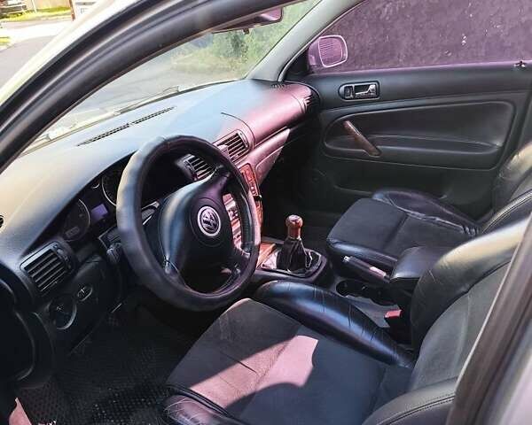 Серый Фольксваген Пассат, объемом двигателя 1.9 л и пробегом 413 тыс. км за 4500 $, фото 2 на Automoto.ua