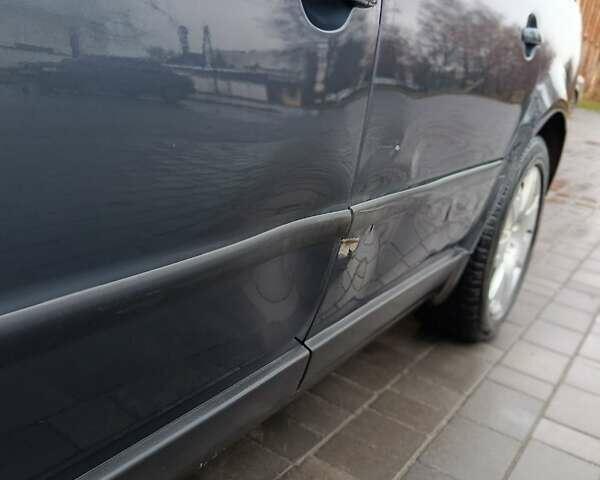 Сірий Фольксваген Пассат, об'ємом двигуна 1.6 л та пробігом 253 тис. км за 4300 $, фото 8 на Automoto.ua