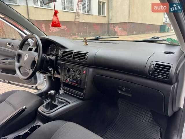 Сірий Фольксваген Пассат, об'ємом двигуна 1.6 л та пробігом 258 тис. км за 4450 $, фото 14 на Automoto.ua