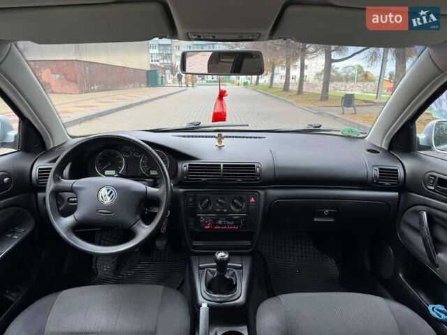 Сірий Фольксваген Пассат, об'ємом двигуна 1.6 л та пробігом 258 тис. км за 4450 $, фото 18 на Automoto.ua