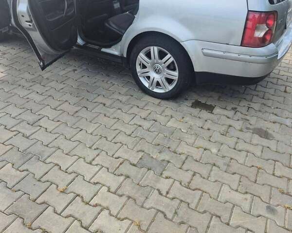 Сірий Фольксваген Пассат, об'ємом двигуна 2.5 л та пробігом 111 тис. км за 3800 $, фото 1 на Automoto.ua