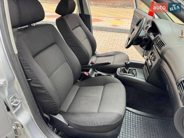 Сірий Фольксваген Пассат, об'ємом двигуна 1.6 л та пробігом 258 тис. км за 4450 $, фото 30 на Automoto.ua