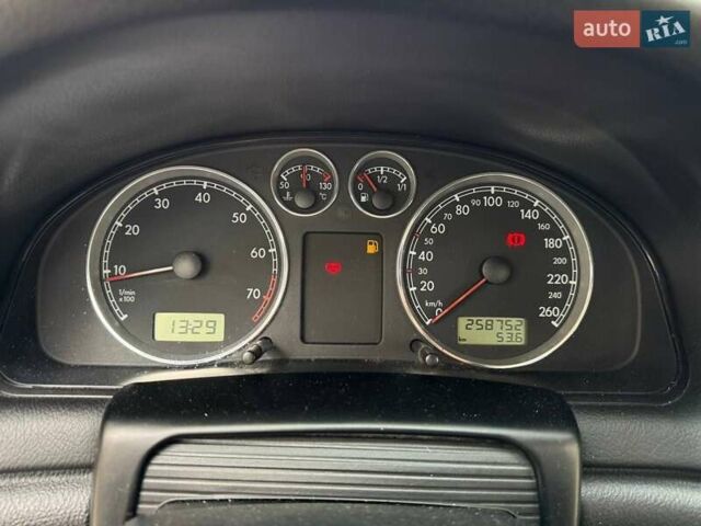 Сірий Фольксваген Пассат, об'ємом двигуна 1.6 л та пробігом 258 тис. км за 4450 $, фото 22 на Automoto.ua