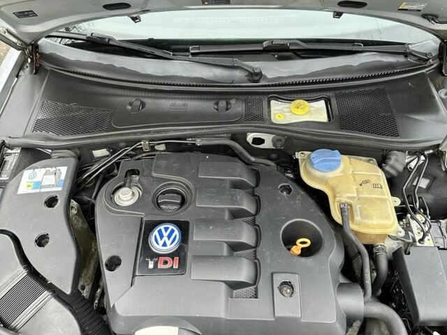 Серый Фольксваген Пассат, объемом двигателя 1.9 л и пробегом 320 тыс. км за 2799 $, фото 17 на Automoto.ua