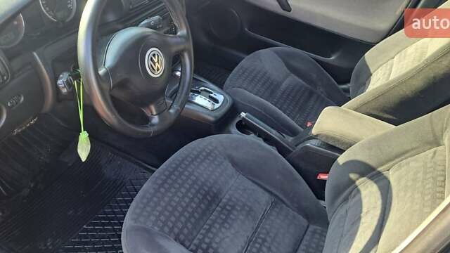 Серый Фольксваген Пассат, объемом двигателя 2.5 л и пробегом 298 тыс. км за 3999 $, фото 13 на Automoto.ua