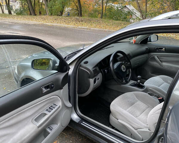 Серый Фольксваген Пассат, объемом двигателя 1.78 л и пробегом 245 тыс. км за 3850 $, фото 11 на Automoto.ua