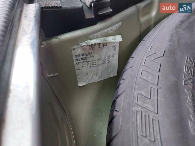 Серый Фольксваген Пассат, объемом двигателя 1.9 л и пробегом 450 тыс. км за 3950 $, фото 26 на Automoto.ua