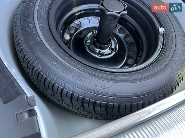 Серый Фольксваген Пассат, объемом двигателя 1.6 л и пробегом 198 тыс. км за 4400 $, фото 20 на Automoto.ua