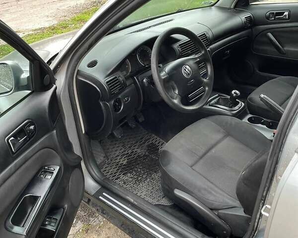 Сірий Фольксваген Пассат, об'ємом двигуна 1.9 л та пробігом 300 тис. км за 2300 $, фото 7 на Automoto.ua