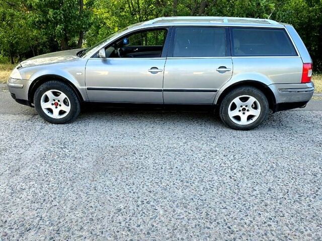 Серый Фольксваген Пассат, объемом двигателя 2.5 л и пробегом 390 тыс. км за 3400 $, фото 3 на Automoto.ua