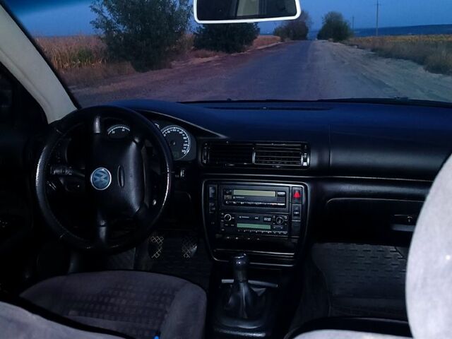 Серый Фольксваген Пассат, объемом двигателя 1.9 л и пробегом 290 тыс. км за 4400 $, фото 11 на Automoto.ua