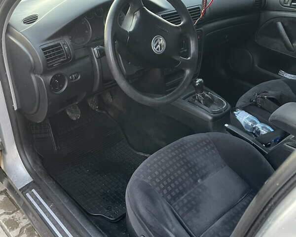 Серый Фольксваген Пассат, объемом двигателя 1.9 л и пробегом 319 тыс. км за 4700 $, фото 20 на Automoto.ua