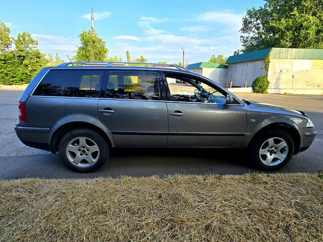 Серый Фольксваген Пассат, объемом двигателя 2.5 л и пробегом 390 тыс. км за 3400 $, фото 2 на Automoto.ua