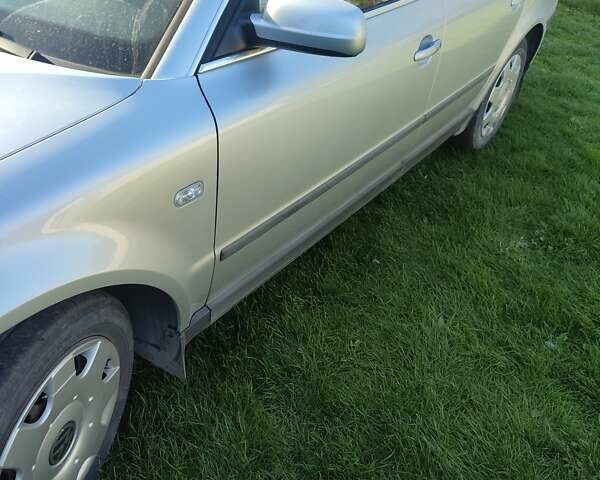 Сірий Фольксваген Пассат, об'ємом двигуна 1.6 л та пробігом 230 тис. км за 5000 $, фото 1 на Automoto.ua