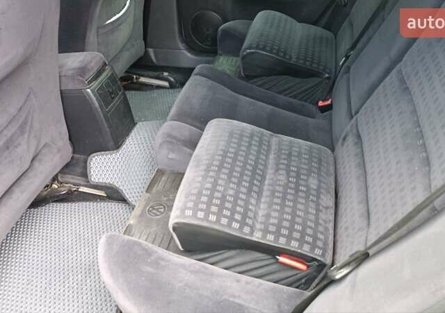 Серый Фольксваген Пассат, объемом двигателя 1.6 л и пробегом 318 тыс. км за 4950 $, фото 4 на Automoto.ua