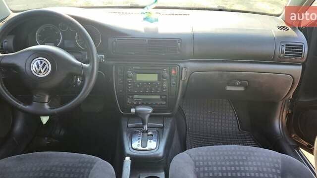 Серый Фольксваген Пассат, объемом двигателя 2.5 л и пробегом 298 тыс. км за 3999 $, фото 10 на Automoto.ua