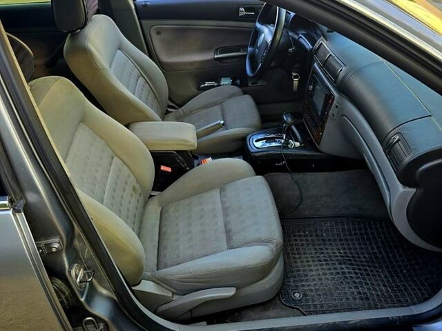 Серый Фольксваген Пассат, объемом двигателя 2.5 л и пробегом 390 тыс. км за 3400 $, фото 4 на Automoto.ua