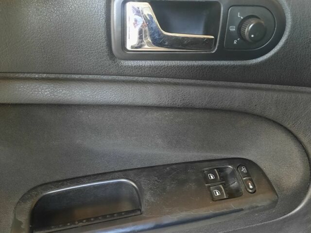 Серый Фольксваген Пассат, объемом двигателя 1.9 л и пробегом 352 тыс. км за 4650 $, фото 7 на Automoto.ua