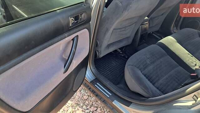 Серый Фольксваген Пассат, объемом двигателя 2.5 л и пробегом 298 тыс. км за 3999 $, фото 12 на Automoto.ua