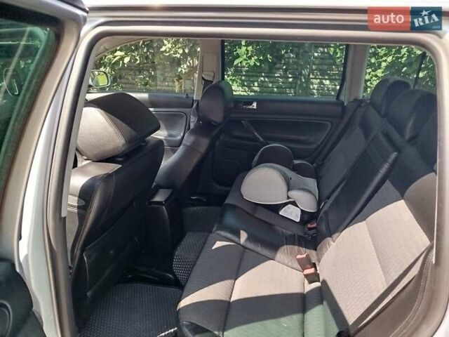 Серый Фольксваген Пассат, объемом двигателя 2.5 л и пробегом 391 тыс. км за 4750 $, фото 5 на Automoto.ua