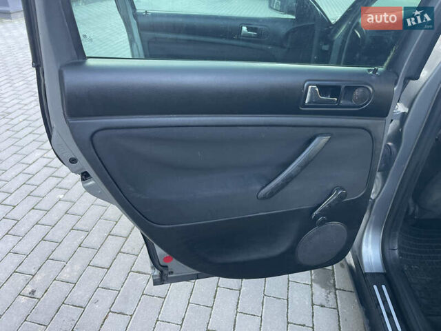 Серый Фольксваген Пассат, объемом двигателя 1.9 л и пробегом 323 тыс. км за 2999 $, фото 16 на Automoto.ua