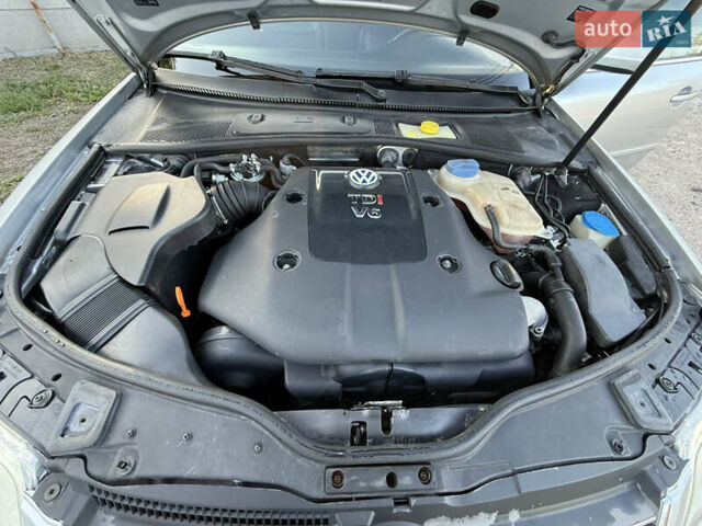 Серый Фольксваген Пассат, объемом двигателя 2.5 л и пробегом 280 тыс. км за 2800 $, фото 7 на Automoto.ua