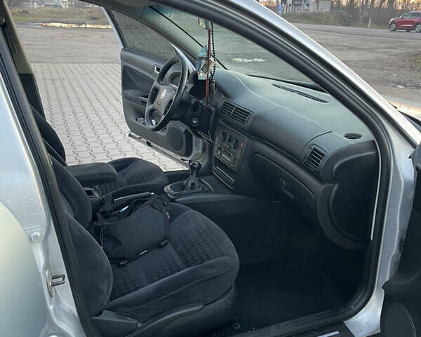 Серый Фольксваген Пассат, объемом двигателя 1.9 л и пробегом 319 тыс. км за 4700 $, фото 18 на Automoto.ua