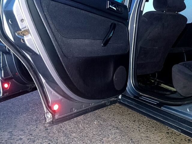 Серый Фольксваген Пассат, объемом двигателя 1.9 л и пробегом 290 тыс. км за 4400 $, фото 6 на Automoto.ua