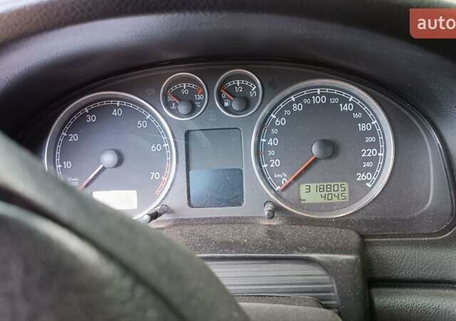 Серый Фольксваген Пассат, объемом двигателя 1.6 л и пробегом 318 тыс. км за 4950 $, фото 7 на Automoto.ua