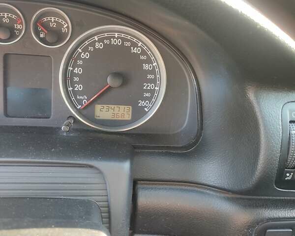 Сірий Фольксваген Пассат, об'ємом двигуна 1.6 л та пробігом 230 тис. км за 5000 $, фото 4 на Automoto.ua