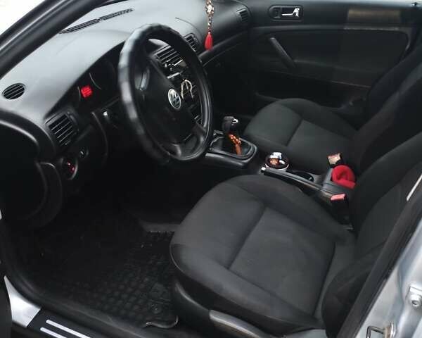 Сірий Фольксваген Пассат, об'ємом двигуна 1.6 л та пробігом 276 тис. км за 5000 $, фото 9 на Automoto.ua