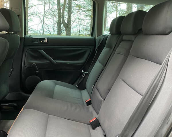 Сірий Фольксваген Пассат, об'ємом двигуна 1.6 л та пробігом 162 тис. км за 4700 $, фото 12 на Automoto.ua