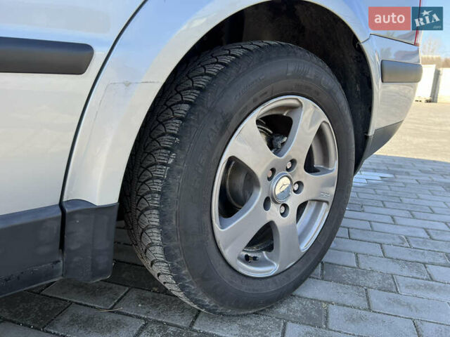 Серый Фольксваген Пассат, объемом двигателя 1.6 л и пробегом 198 тыс. км за 4400 $, фото 11 на Automoto.ua