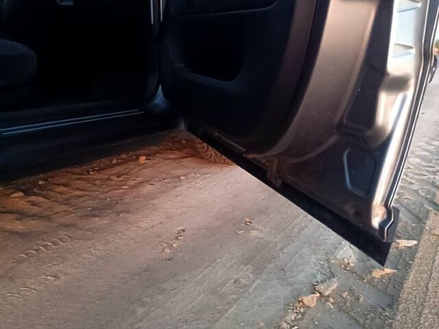 Серый Фольксваген Пассат, объемом двигателя 1.9 л и пробегом 290 тыс. км за 4400 $, фото 5 на Automoto.ua