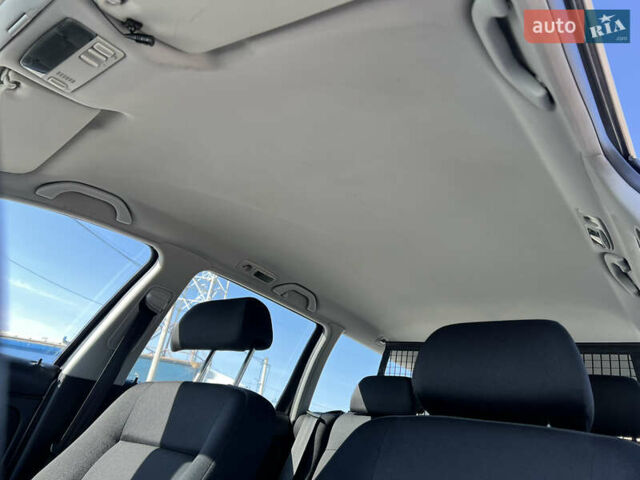 Серый Фольксваген Пассат, объемом двигателя 1.6 л и пробегом 198 тыс. км за 4400 $, фото 18 на Automoto.ua