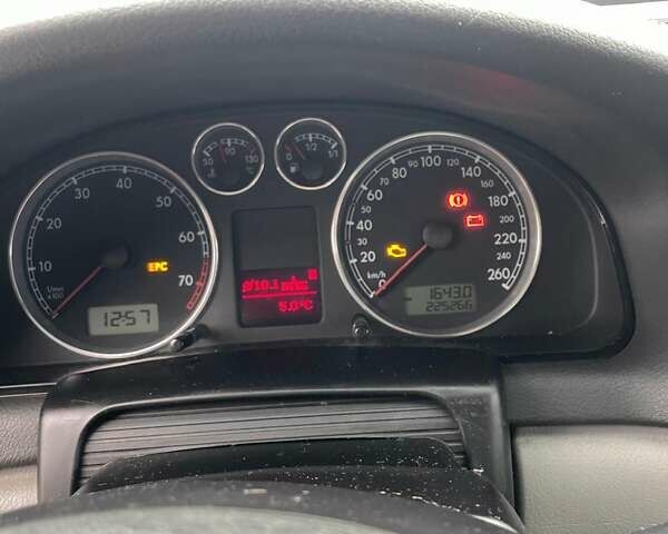 Серый Фольксваген Пассат, объемом двигателя 1.6 л и пробегом 225 тыс. км за 4500 $, фото 16 на Automoto.ua