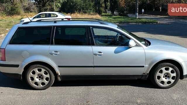 Серый Фольксваген Пассат, объемом двигателя 1.6 л и пробегом 260 тыс. км за 4000 $, фото 7 на Automoto.ua