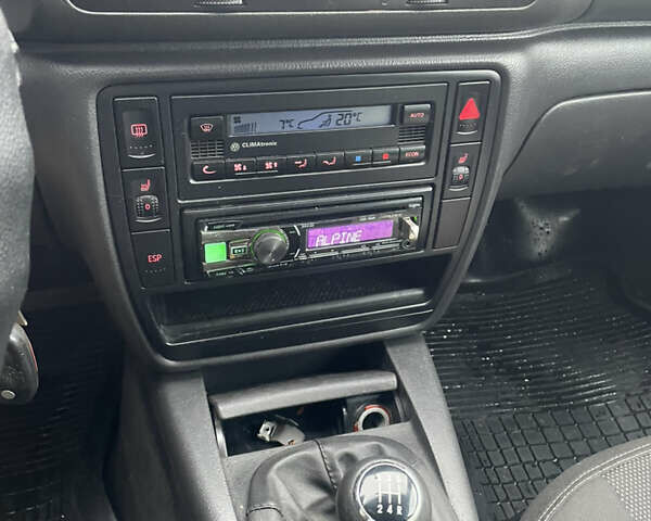 Серый Фольксваген Пассат, объемом двигателя 1.9 л и пробегом 428 тыс. км за 4150 $, фото 8 на Automoto.ua