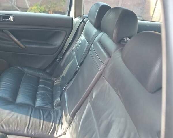 Серый Фольксваген Пассат, объемом двигателя 1.9 л и пробегом 400 тыс. км за 3600 $, фото 4 на Automoto.ua