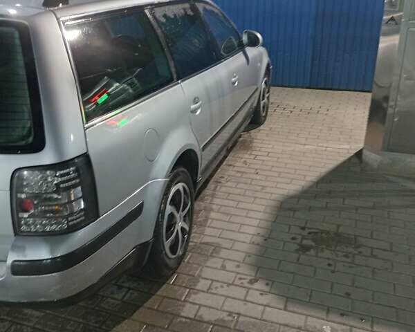 Серый Фольксваген Пассат, объемом двигателя 1.9 л и пробегом 404 тыс. км за 3000 $, фото 2 на Automoto.ua