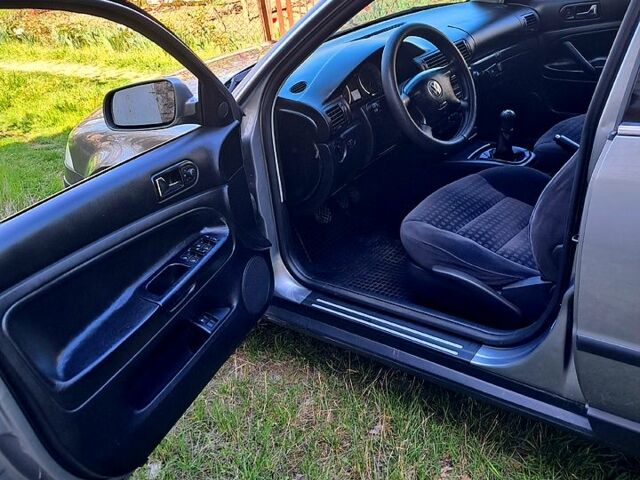 Серый Фольксваген Пассат, объемом двигателя 1.6 л и пробегом 204 тыс. км за 5600 $, фото 10 на Automoto.ua