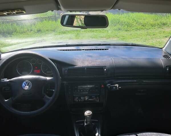 Серый Фольксваген Пассат, объемом двигателя 1.6 л и пробегом 205 тыс. км за 5300 $, фото 14 на Automoto.ua