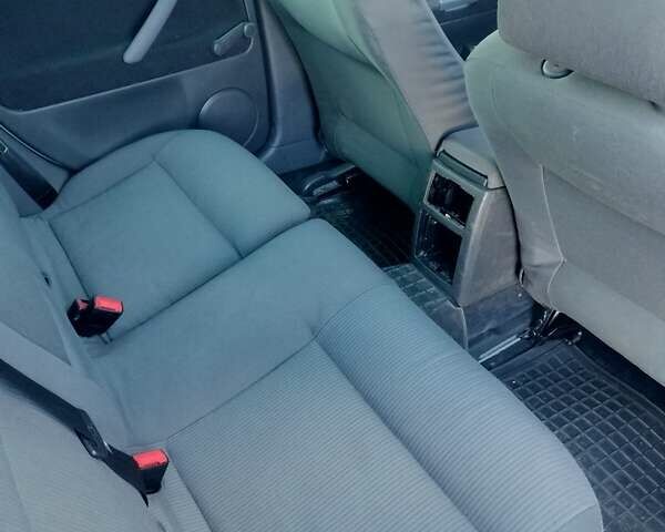 Серый Фольксваген Пассат, объемом двигателя 1.6 л и пробегом 245 тыс. км за 4600 $, фото 3 на Automoto.ua