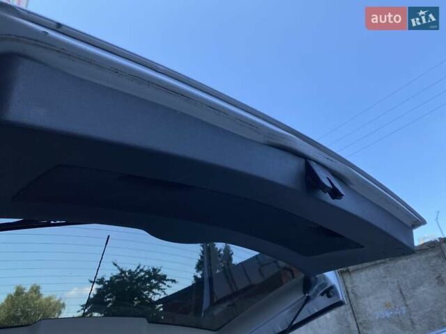 Серый Фольксваген Пассат, объемом двигателя 1.6 л и пробегом 335 тыс. км за 3999 $, фото 4 на Automoto.ua