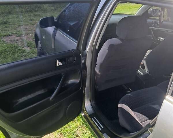 Серый Фольксваген Пассат, объемом двигателя 1.6 л и пробегом 205 тыс. км за 5300 $, фото 6 на Automoto.ua