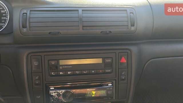 Серый Фольксваген Пассат, объемом двигателя 1.6 л и пробегом 260 тыс. км за 4000 $, фото 2 на Automoto.ua