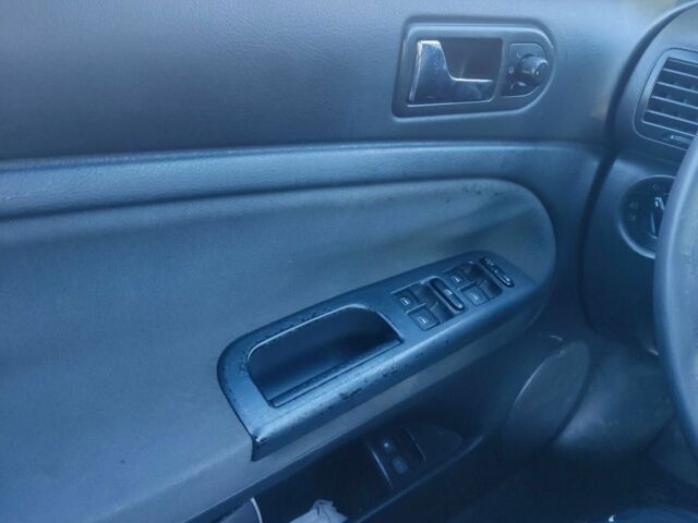 Серый Фольксваген Пассат, объемом двигателя 1.9 л и пробегом 300 тыс. км за 1600 $, фото 4 на Automoto.ua