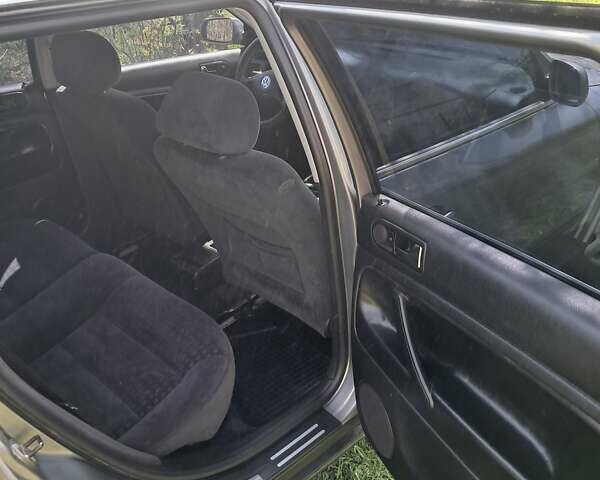 Серый Фольксваген Пассат, объемом двигателя 1.6 л и пробегом 205 тыс. км за 5300 $, фото 9 на Automoto.ua